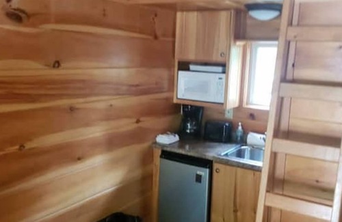 Jones Mills Cabina | Dogwood Tiny House Cabin of the Laurel Highlands