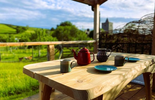 Llanilar Cabina | Dôl Swynol Glamping Luxury cabin with outdoor bath