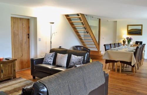 Llandeilo Casa | Dolgoed House
