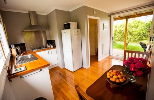 Kerikeri Cabaña | DoLittle Cottage en huerto de cítricos orgánicos, animales de granja, piscina, felicidad total