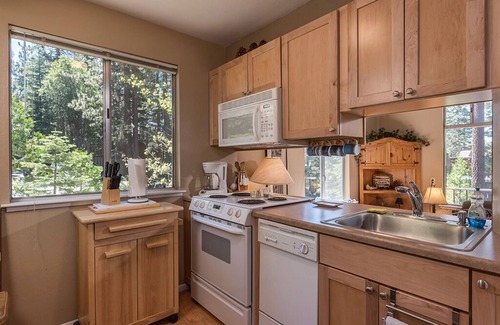 Dollar Point Condominio | Dólar Colina II # 49: 2 dormitorios / 2 baños condominio / casa en Tahoe City, capacidad para 4