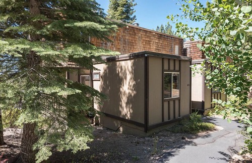 Dollar Point Condominio | Dólar Colina II # 49: 2 dormitorios / 2 baños condominio / casa en Tahoe City, capacidad para 4