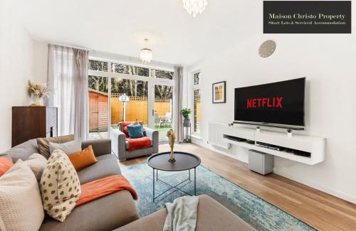 High Barnet Apartamento | Dollis Valley 3Bedroom House Sleeps 8 in London With FREE PARKING By Maison Christo Property Short Lets & Serviced Accommodation