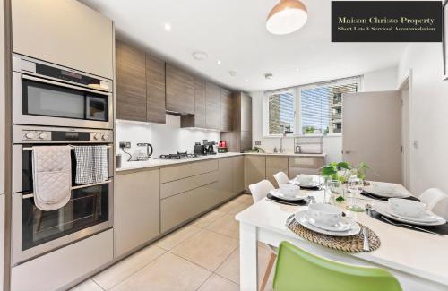 High Barnet Apartamento | Dollis Valley 3Bedroom House Sleeps 8 in London With FREE PARKING By Maison Christo Property Short Lets & Serviced Accommodation