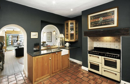 Henley-on-Thames Casa | Dolls House - Luxury Townhouse - From 400 Per Night