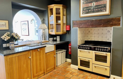 Henley-on-Thames Casa | Dolls House - Luxury Townhouse - From 400 Per Night