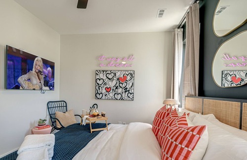 Hickman Casa | Dolly Day Dream - Minutes to Broadway
