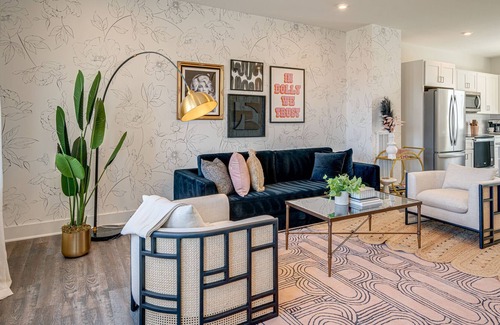 Hickman Casa | Dolly Day Dream - Minutes to Broadway