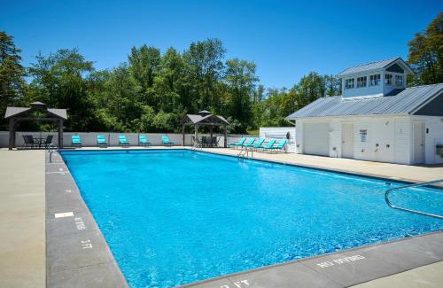 Fennville Casa | Dollybrook 2 Pet Friendly Community Pool Groups Welcome