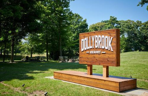 Fennville Casa | Dollybrook 2 Pet Friendly Community Pool Groups Welcome