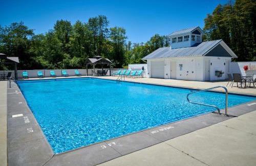 Fennville Casa | Dollybrook 4 Pet Friendly Community Pool Groups Welcome