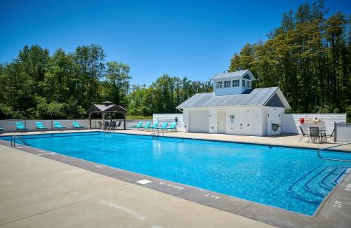 Fennville Casa | Dollybrook 6 Pet Friendly Community Pool Groups Welcome