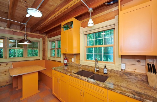 Fennville Casa | Dollybrook Cottage 1: Shared pool(closed for the season), private hot tub, pet friendly
