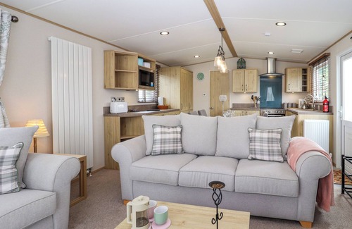Eastbourne Cabaña | DOLLYS DELIGHT, family friendly, country holiday cottage in Pevensey