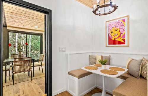Rocky Grove Casa | Dollys Mountain Retreat - Brand New