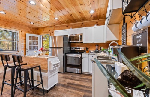 Pigeon Forge Cabina | Dollywood Delights by Ghosal Luxury Lodging