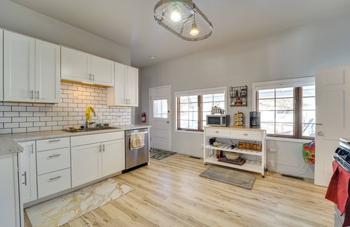 Lewis Cabaña | 'Dolorable' Home w/ Yard - Walk to River!