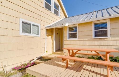 Rockaway Beach Casa | Dolphin 2