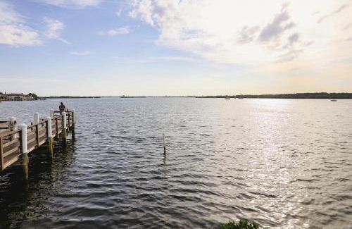 St. Petersburg - Clearwater Apartamento | Dolphin Bay in Boca Ciega Resort - 2BR, Pool, Bay View