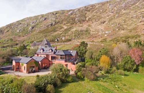 Clifden Casa | Dolphin Beach House - Close to the sea & town