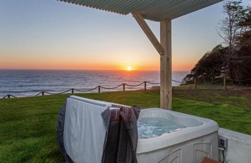 Shelter Cove Apartamento | Dolphin by OceanviewHotTubs Oceanfront Shelter Cove Tesla
