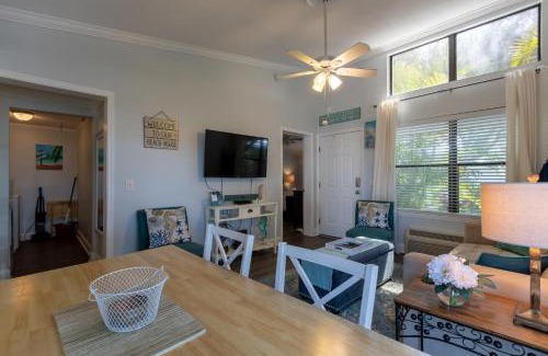 New Smyrna Beach Casa | Dolphin Cove Cottage -2-2 Pet Friendly!