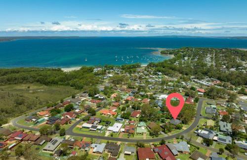 Callala Bay Casa | Dolphin Cove - Pet Friendly with Fireplace