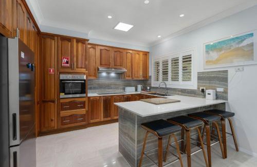 Callala Bay Casa | Dolphin Cove - Pet Friendly with Fireplace