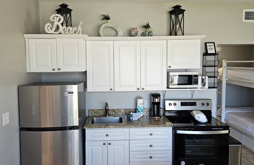 Clipper Cove Cabaña | Dolphin Dreams! Whole House -1 min walk to beach!!