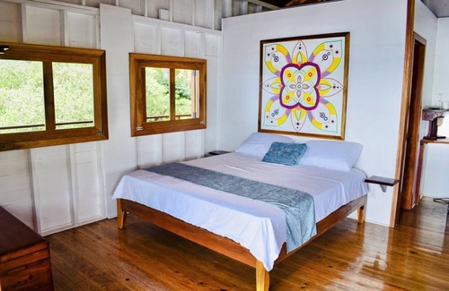 Isla Solarte Cabina | Dolphin EcoLodge - Where the Caribbean Sea meets the tropical rainforest