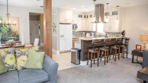 Seawalk Circle Casa | Dolphin House
