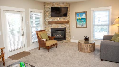 Seawalk Circle Casa | Dolphin House