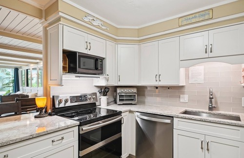 Holiday Isle Condominio | Dolphin Point 104b 2 Bedroom Condo by RedAwning
