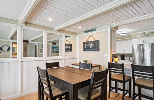 Holiday Isle Condominio | Dolphin Point 104b 2 Bedroom Condo by RedAwning