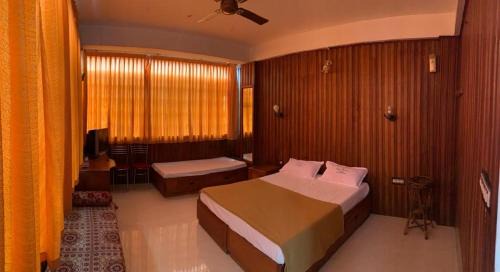 Thekkady Hotel | Dolphin Residency