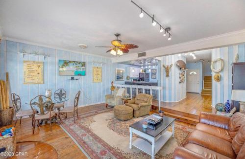 Sunnyside Casa | Dolphin's Point - West End - Sleeps 12!