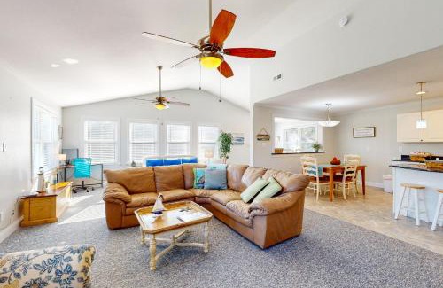 Frisco Casa | Dolphin Tales