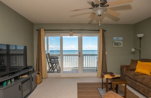 Innerarity Townhomes Casa | Dolphin Watch: Waterfront Unit with 2 Kayaks!