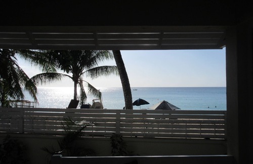 Old Trees Bay Villa | Dolphin Bay Villa es una hermosa propiedad de 2 dormitorios y 2 baños frente a la playa