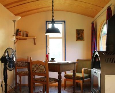 Burg Apartamento | Dom Žaba - Spreewaldatmosphäre im neu renovierten Bauwagen