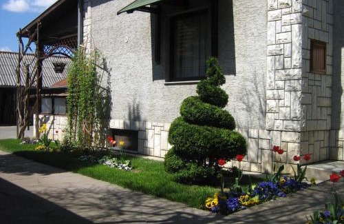 Backi Petrovac Cama Y Desayuno | Domaćinstvo Opavski
