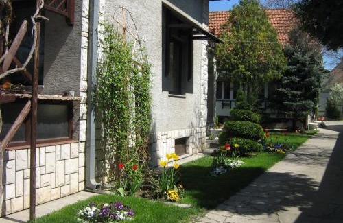 Backi Petrovac Cama Y Desayuno | Domaćinstvo Opavski