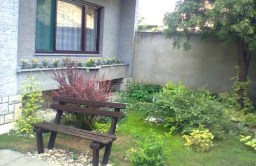 Backi Petrovac Cama Y Desayuno | Domaćinstvo Opavski