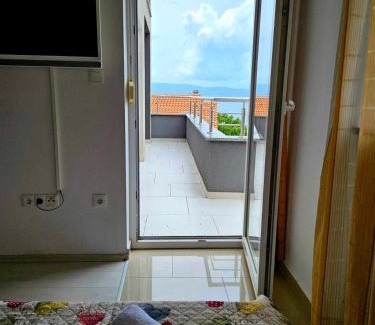 Njivice Apartamento | Domagoj - Luxury apartment with private parking, jacuzzi and seaview