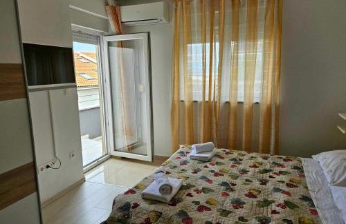 Njivice Apartamento | Domagoj - Luxury apartment with private parking, jacuzzi and seaview