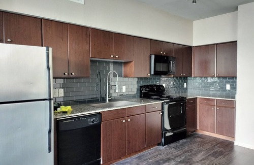 North Burnet Condominio | Domain Condo Long Private Balcony