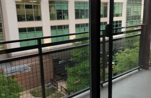 North Burnet Condominio | Domain Condo Long Private Balcony