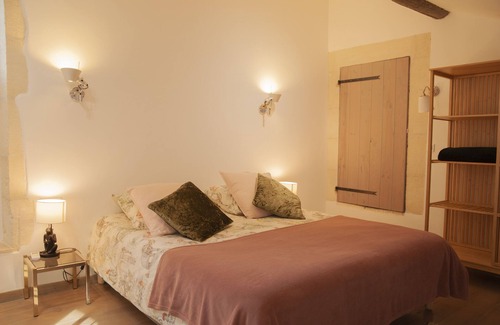 Paradou Otro | Domaine Cap Rubis, old oil mill charmingly renovated by an antique dealer.