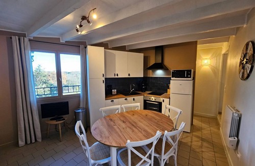 Sauve Casa | Casa-Tradicional-Mazet Terrasse-Baño con ducha-Vista al campo
