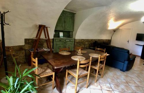 Rosieres Casa | Domaine de Chanteperdrix